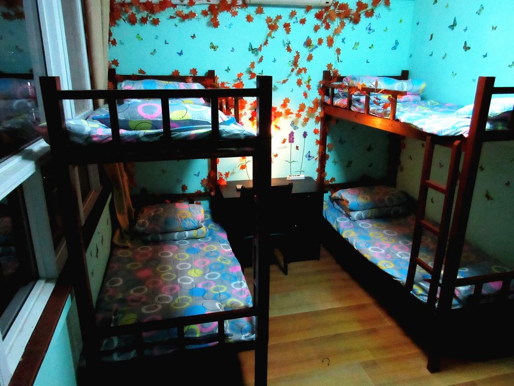 25°C Four Season Youth Hostel Qingdao Zimmer foto